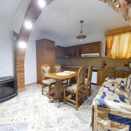 Spacious House In With Secure Parking. Vakantiehuis