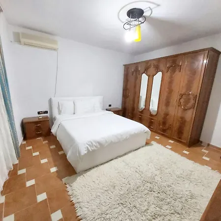 Spacious House In With Secure Parking. Dom wakacyjny Berat