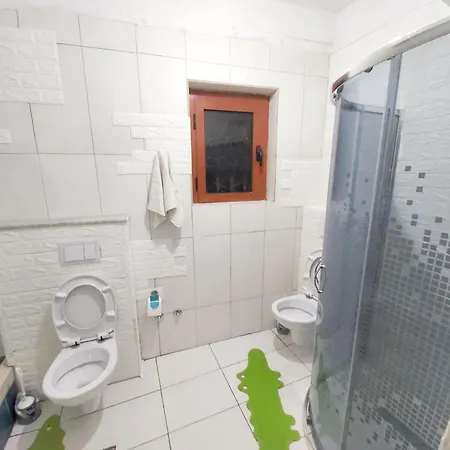 Dom wakacyjny Spacious House In With Secure Parking. Berat