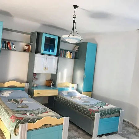 Spacious House In With Secure Parking. Dom wakacyjny Berat