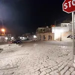 Spacious House In With Secure Parking. Дом отдыха *