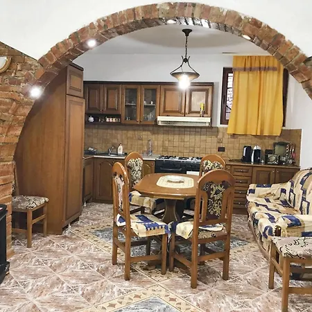 Spacious House In With Secure Parking. * Berat