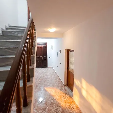 Spacious House In With Secure Parking. Feriehus *