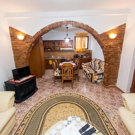 Spacious House In With Secure Parking. * Berat
