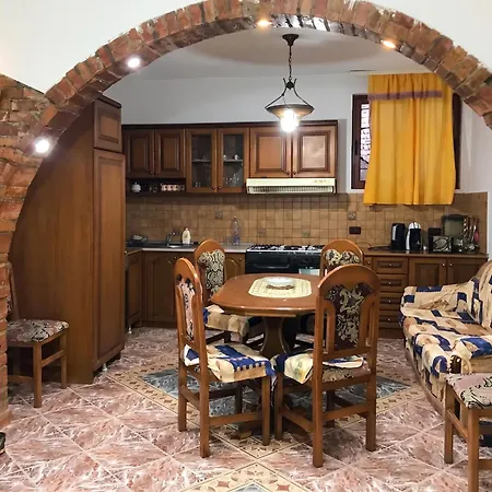 Spacious House In With Secure Parking.