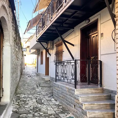 Feriehus Spacious House In With Secure Parking. Berat