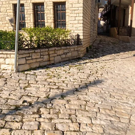 Spacious House In With Secure Parking. Feriehus *