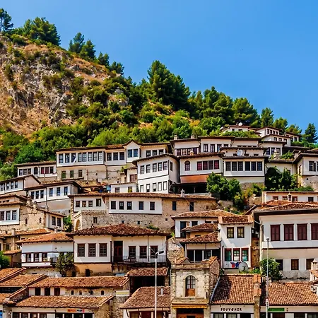 Feriehus Spacious House In With Secure Parking. Berat