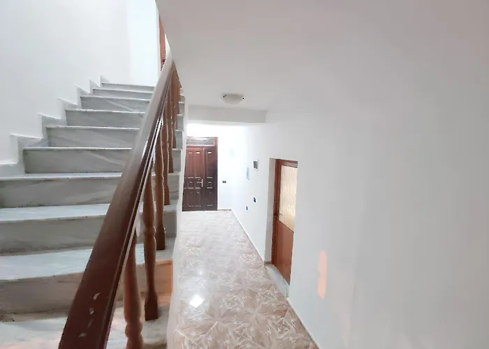 度假居 Spacious House In With Secure Parking. *