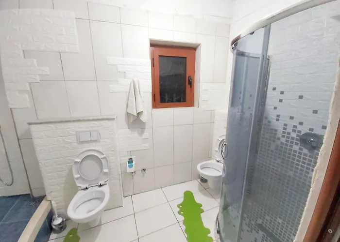 度假居 Spacious House In With Secure Parking. 培拉特