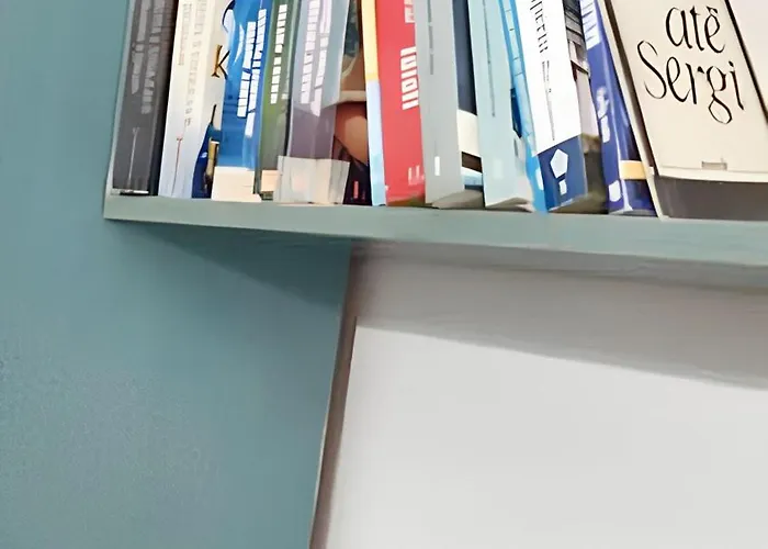 Spacious House In With Secure Parking. 培拉特